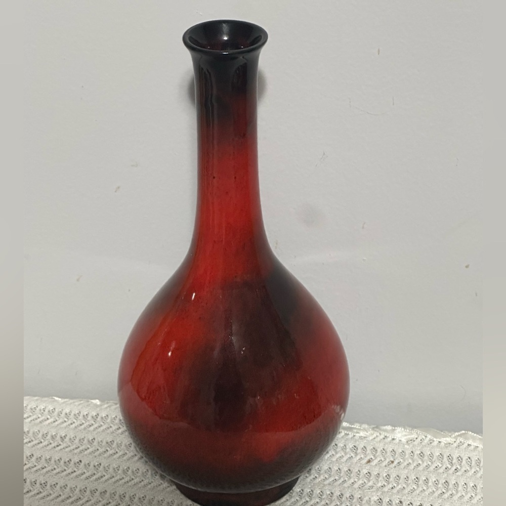 Japanese Elegant Red /black Vase